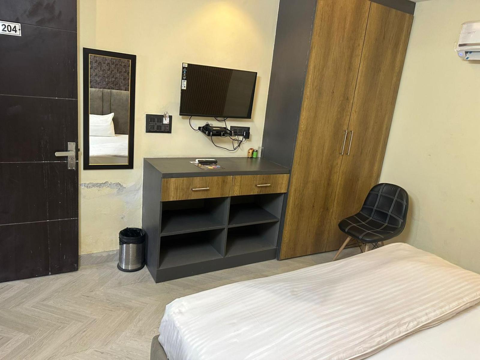 Hotel Kritika Greater Noida Extérieur photo